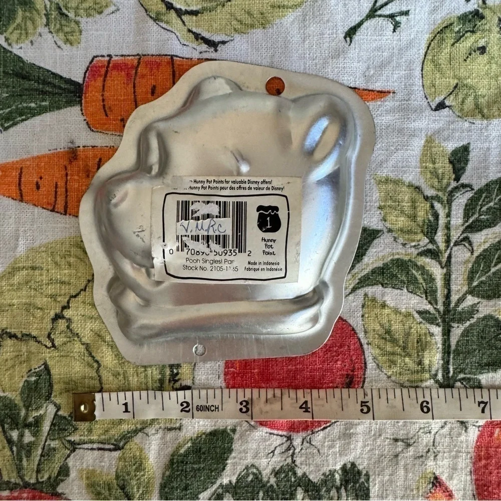 Vintage 90s Looney Tunes and Pooh cake molds set